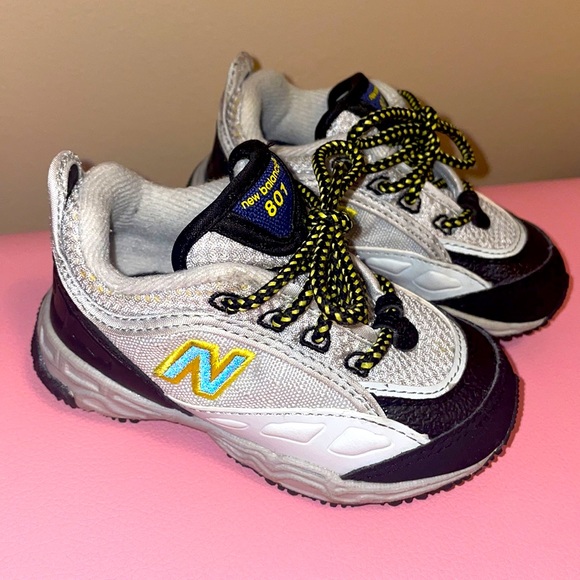 New Balance Other - Small Kids New Balance Size 6